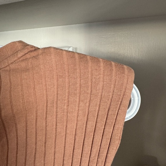 Simons Tan Cropped Tank Top with Shoulder Pads - Picture 3 of 6